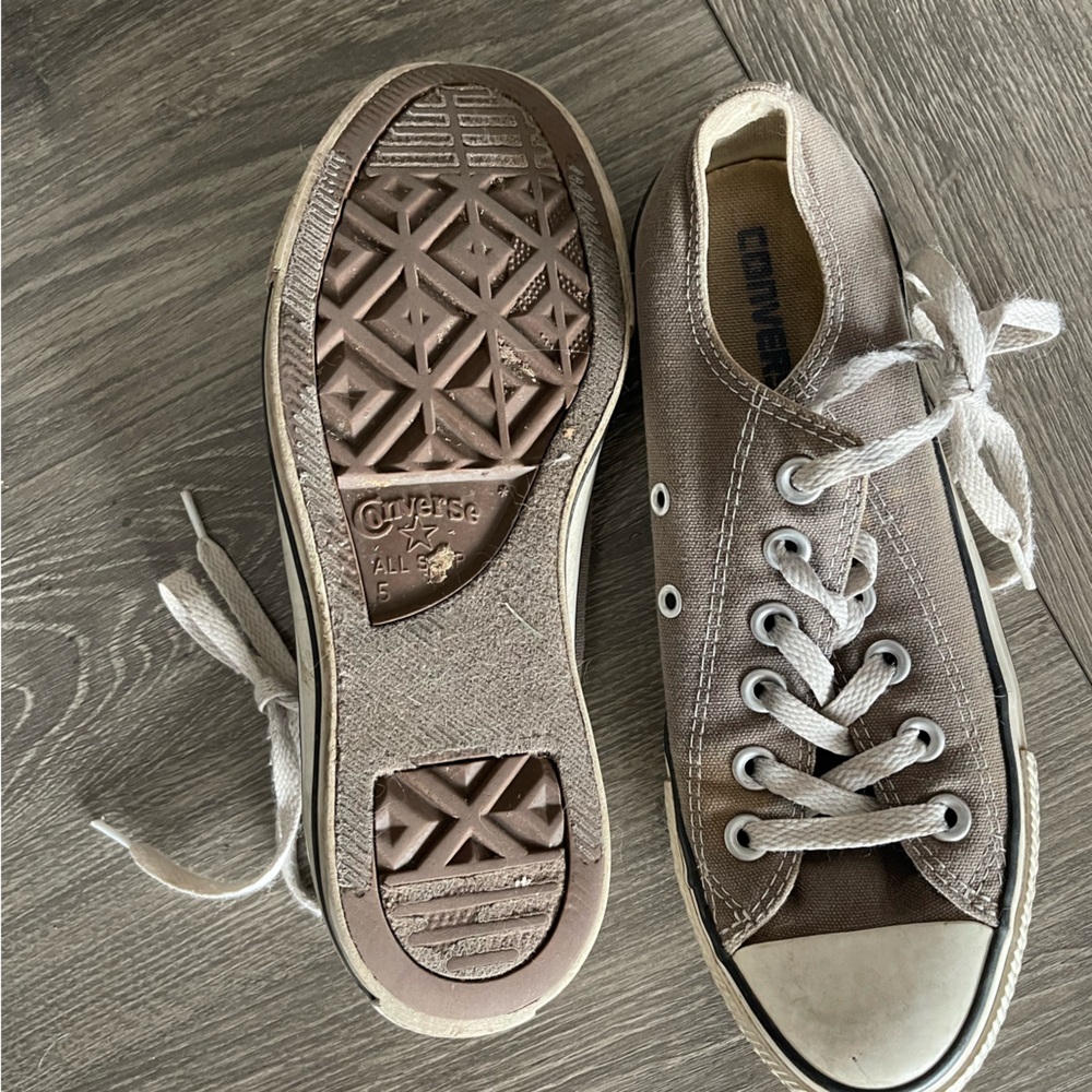 Tan & White Chucks- M5, W7 - Picture 5 of 6